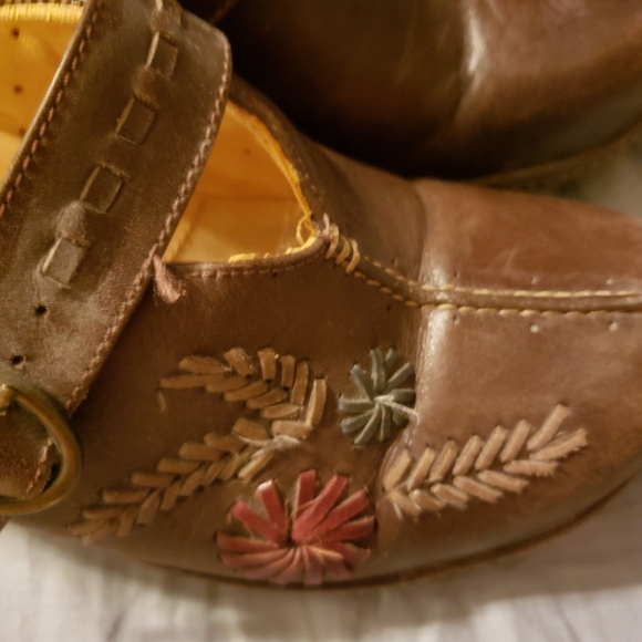 Leather clogs - Picture 2 of 3